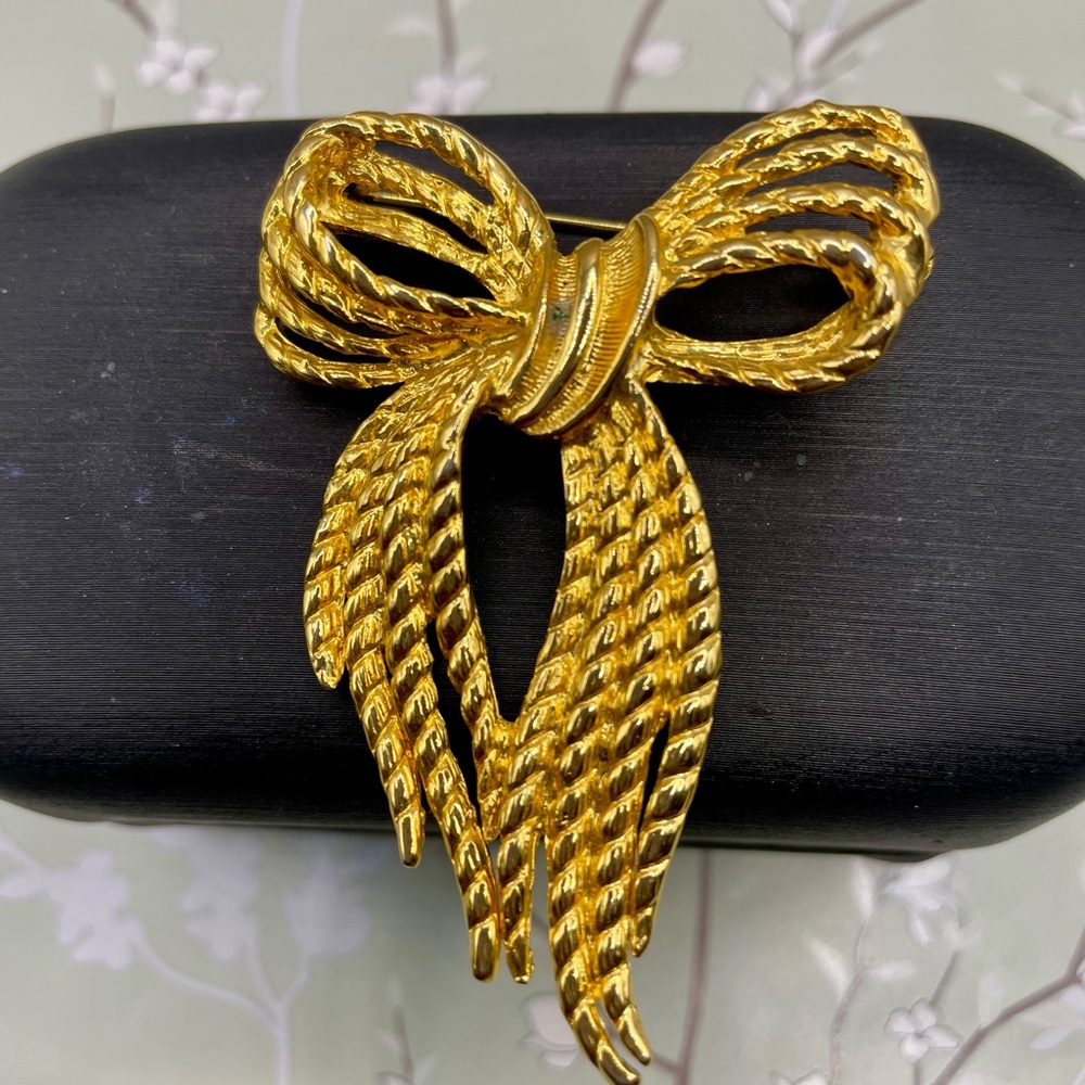 Vintage Braided Gold Tone Bow Brooch Pin. Signed Angel